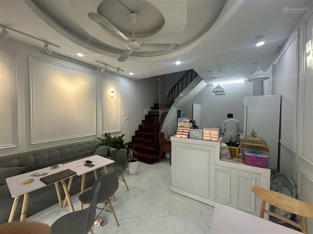 Cho thuê nhà mặt phố trần khát chân 40m2 x 5t, mt 5m, chỉ 26 triệu, nhà đẹp, làm mọi mô hình