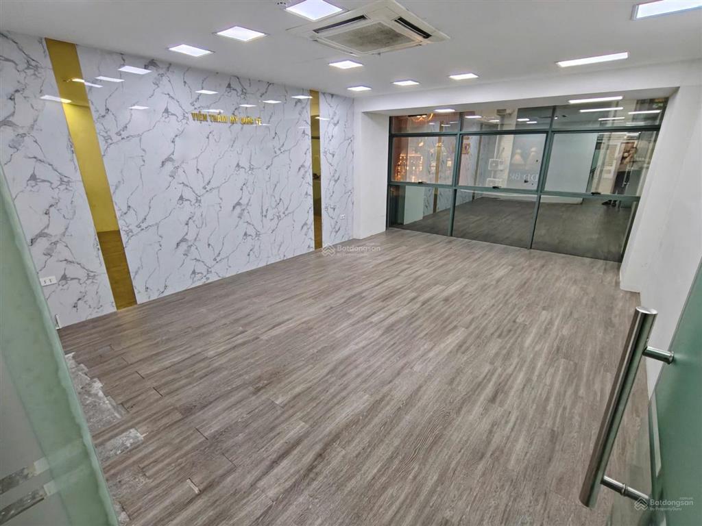 Cho thuê nhà mặt phố mai hắc đế 140m x 3 tầng, thông sàn, mới đẹp, thang máy, giá chỉ 100tr