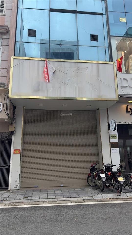 Cho thuê nhà mặt phố mai hắc đế 140m x 3 tầng, thông sàn, mới đẹp, thang máy, giá chỉ 100tr