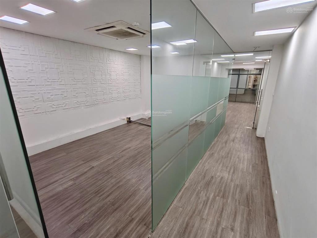 Cho thuê nhà mặt phố mai hắc đế 140m x 3 tầng, thông sàn, mới đẹp, thang máy, giá chỉ 100tr