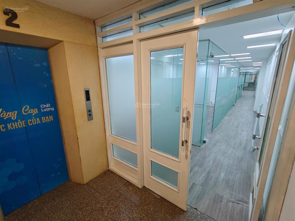 Cho thuê nhà mặt phố mai hắc đế 140m x 3 tầng, thông sàn, mới đẹp, thang máy, giá chỉ 100tr