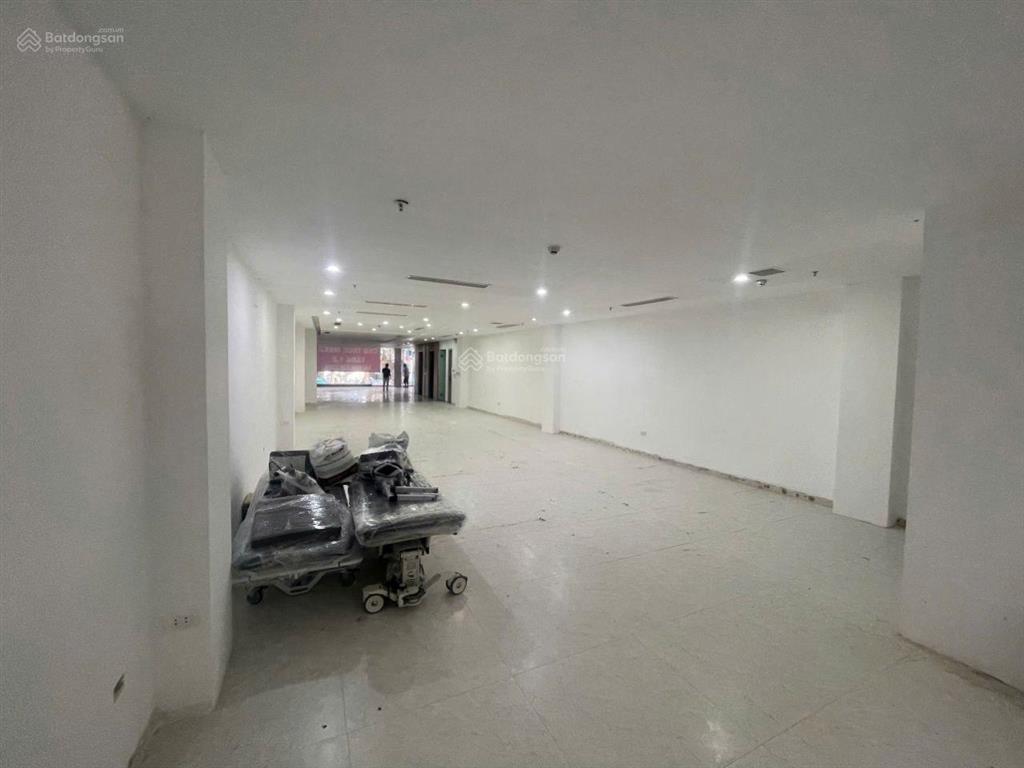 Cho thuê mặt bằng kinh doanh phố huế 250m2 x 2 tầng, mặt tiền 13m, thông sàn, riêng biệt