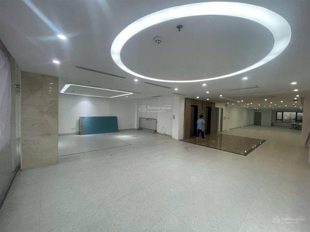 Cho thuê mặt bằng kinh doanh phố huế 250m2 x 2 tầng, mặt tiền 13m, thông sàn, riêng biệt