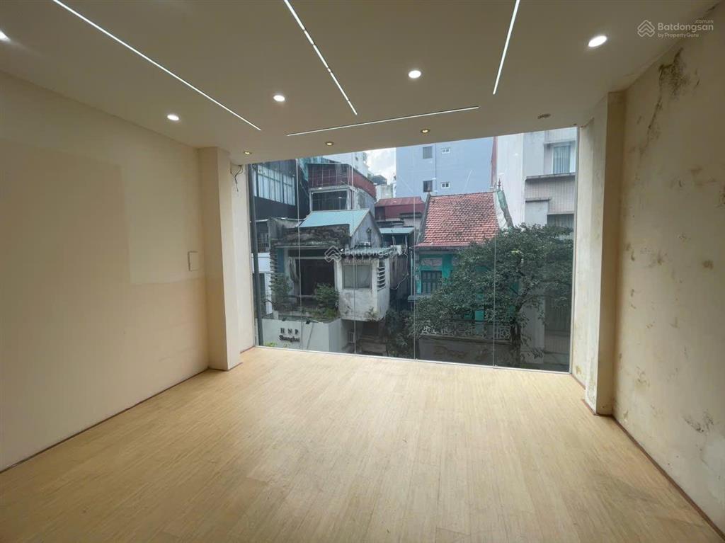 Cho thuê nhà mặt phố mai hắc đế 30m2 x 5 tầng, mặt tiền 5m, thông sàn