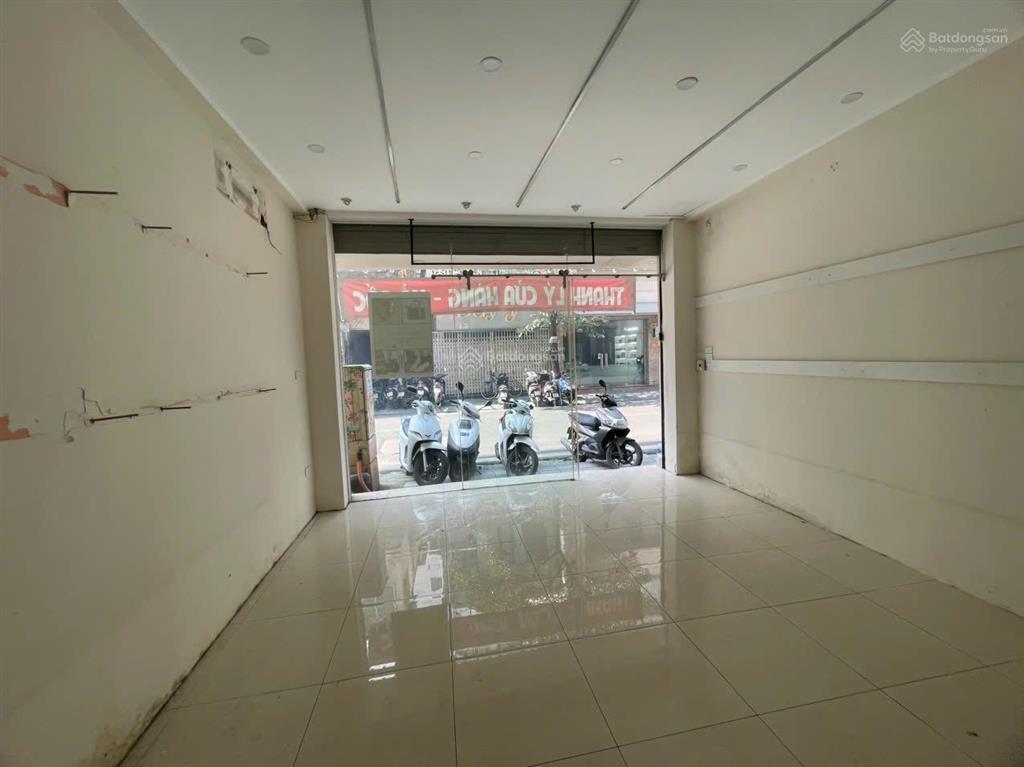 Cho thuê nhà mặt phố mai hắc đế 30m2 x 5 tầng, mặt tiền 5m, thông sàn