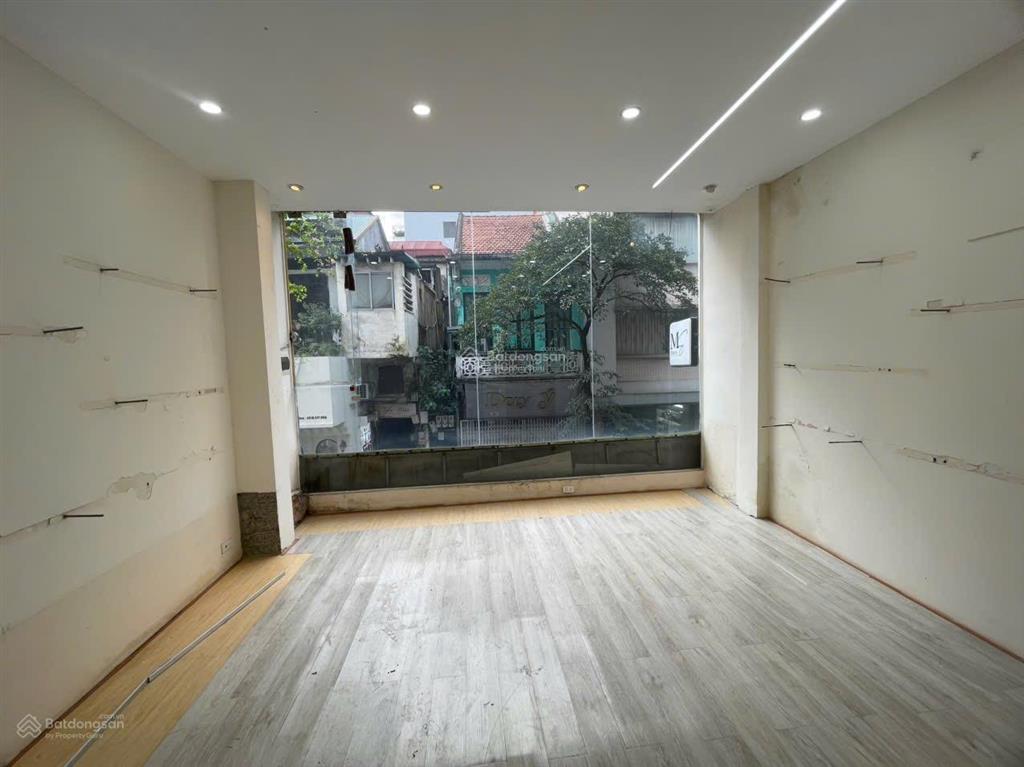 Cho thuê nhà mặt phố mai hắc đế 30m2 x 5 tầng, mặt tiền 5m, thông sàn