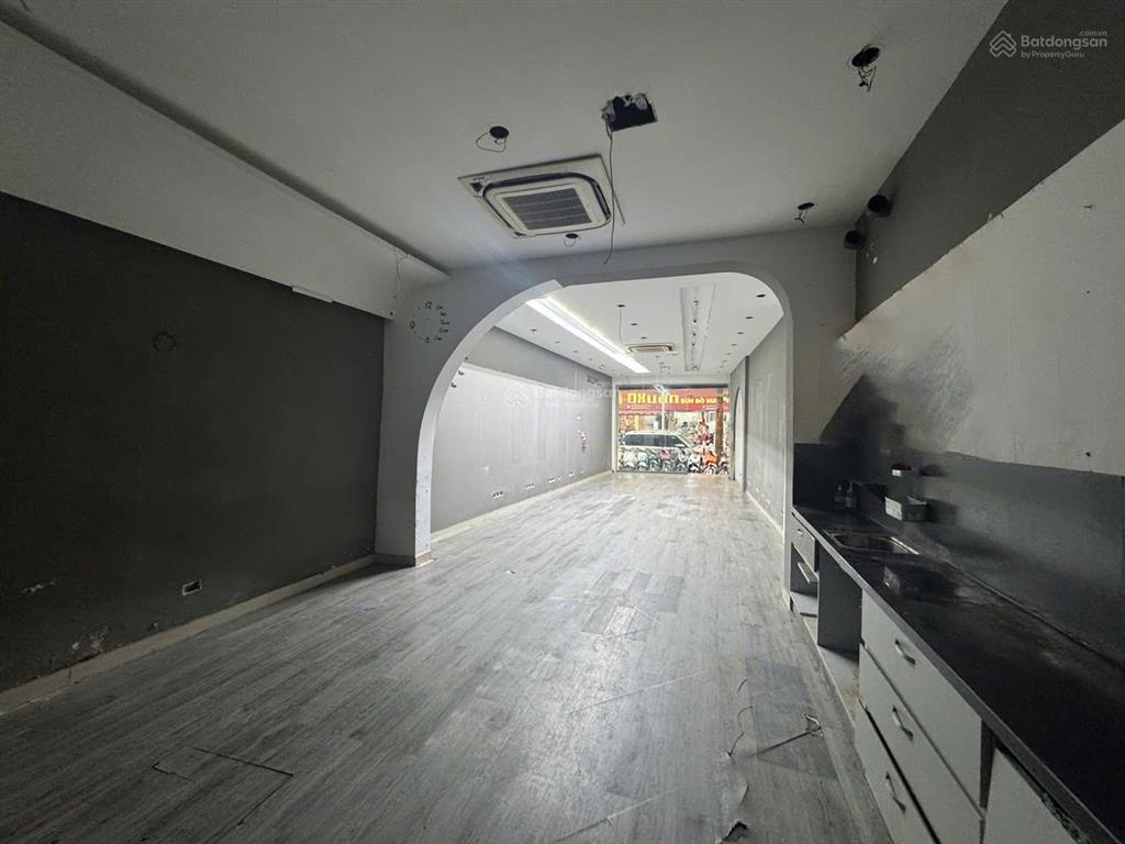 Cho thuê cửa hàng mặt phố tuệ tĩnh 100m, mặt tiền 5m, riêng biệt, mới đẹp, thông sàn