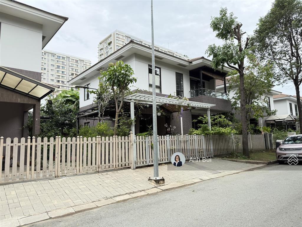 Bán gấp căn villa góc 3 mặt thoáng, ven sông rạch chiếc. sổ hồng riêng. hàng siêu hiếm