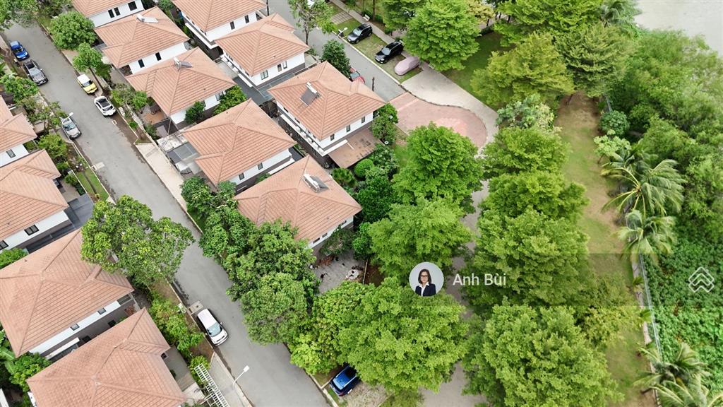 Bán gấp căn villa góc 3 mặt thoáng, ven sông rạch chiếc. sổ hồng riêng. hàng siêu hiếm