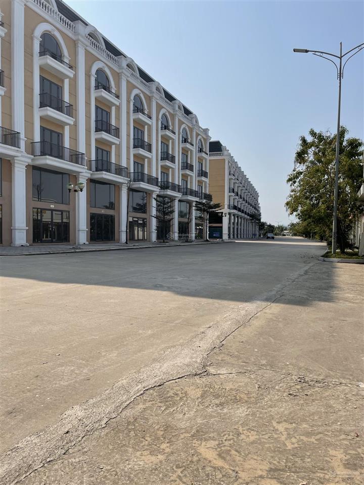 Quỹ căn cắt lỗ tuần châu xây 5 tầng diện tích 108m2 giá từ 5tỷxx đến hơn 7tỷxx mặt cảng quốc tế