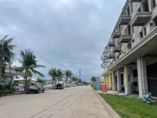 Bán nhà tuần châu, trên bến dưới thuyền, sổ đỏ, kinh doanh được ngay, giá 6,9 tỷ. 0973 670 ***