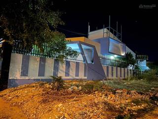 Bán hai căn liền kề mặt tiền gần biển