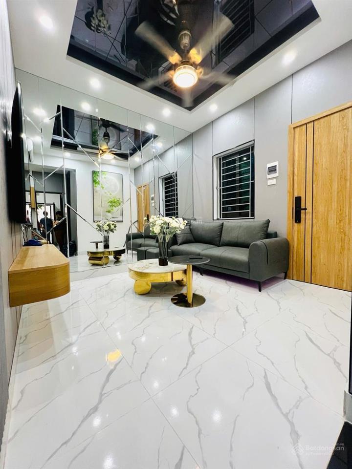 Bán căn hộ tập thể ngõ 118 nguyễn khánh toàn, 70m, 2 ngủ, 1 vs, nhà mới, nội thất xịn, 3.95 tỷ