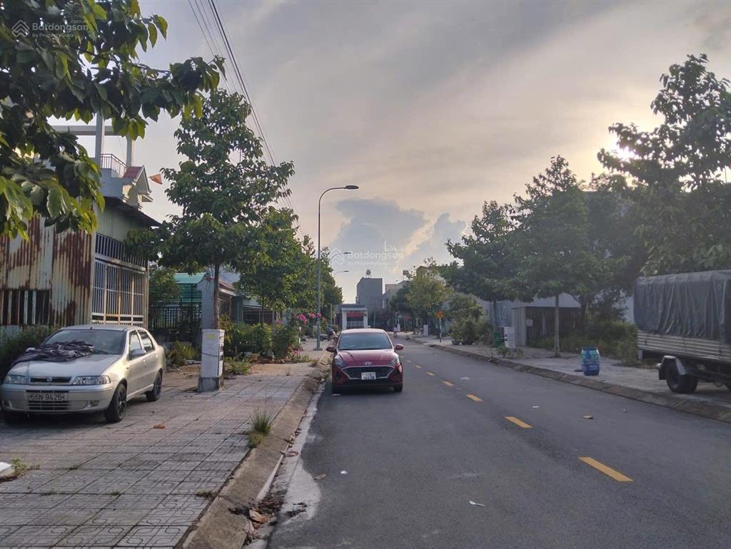 Bán lô đất mặt tiền đường 744. ngay khu vực dân cư đông. khu du lịch sinh thái hồ