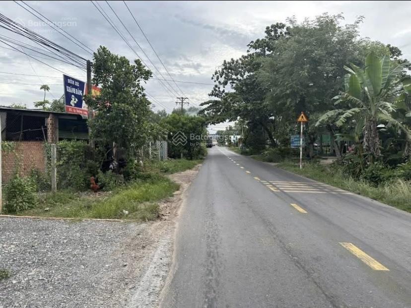 Bán lô đất góc 2 mặt tiền đường bê tông dân cư đông sổ hồng riêng