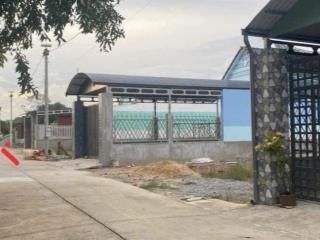 Lô đất cần bán ngay mặt tiền đường bê tông khu dân cư, ngay chợ