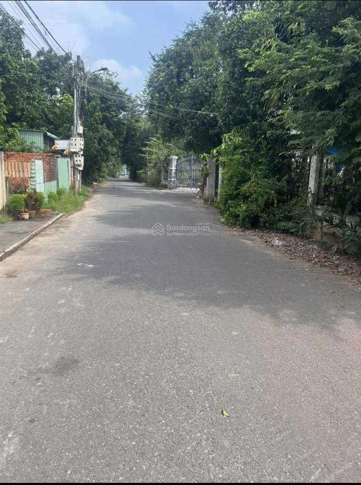 Tôi cần bán 2 lô đất diện tích 400 m2 có 200 mét thổ cư, sổ hồng riêng, ngay khu dân cư