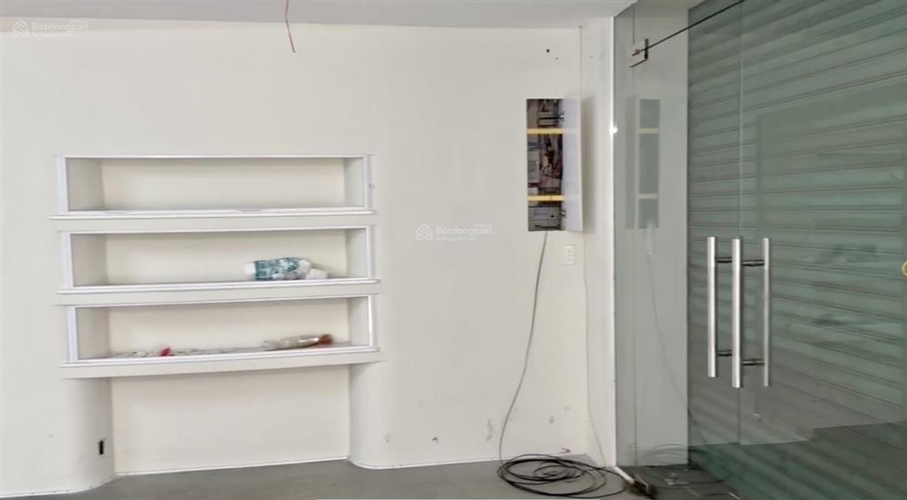 Bán nhà gấp 25,5 tỷ ngang 8m nằm trên con đường thương mại sầm uất kinh dương vương  0908 137 ***