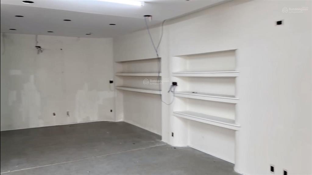 Bán nhà gấp 25,5 tỷ ngang 8m nằm trên con đường thương mại sầm uất kinh dương vương  0908 137 ***