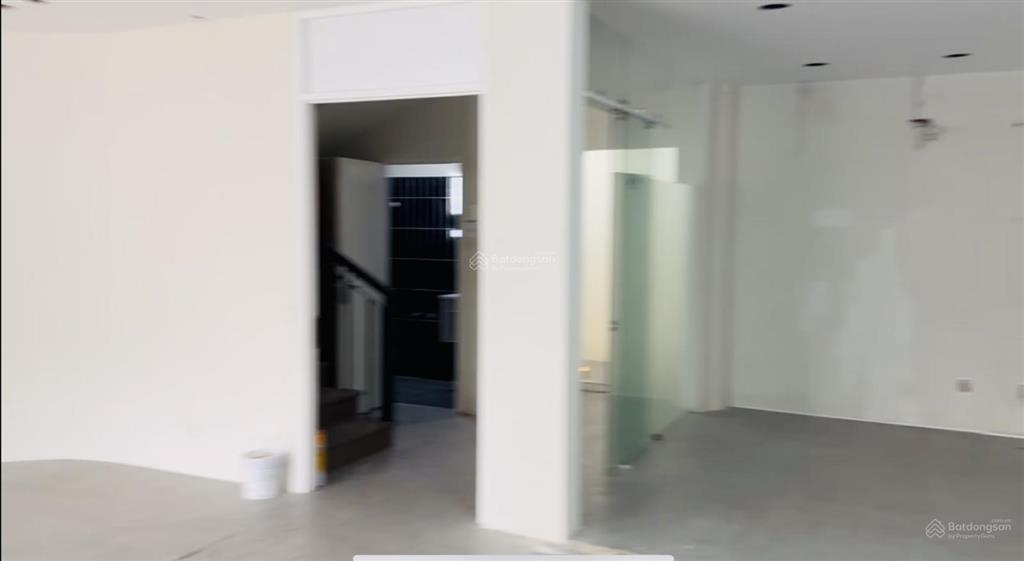 Bán nhà gấp 25,5 tỷ ngang 8m nằm trên con đường thương mại sầm uất kinh dương vương  0908 137 ***