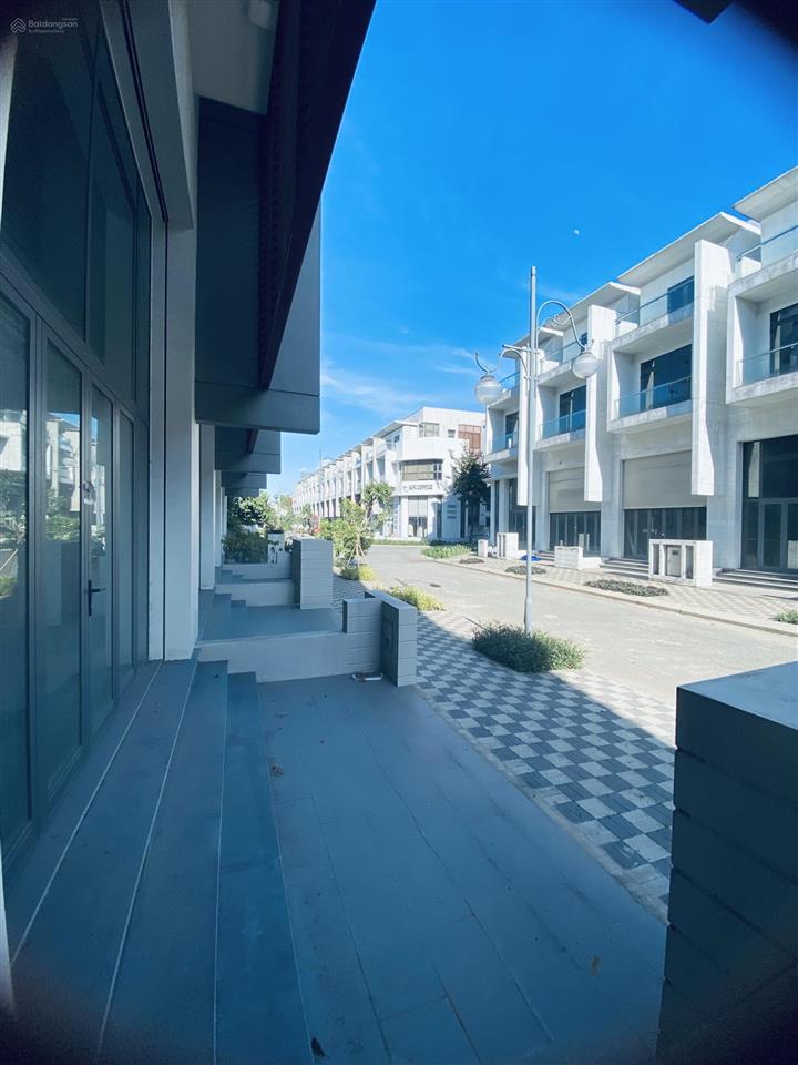 Cần bán nhà phố thương mại phodong village quận 2 liền kề căn hộ thích hợp kinh doanh. giá 10,7 tỷ