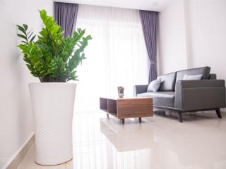 Gia đình bán căn góc cc âu cơ tower q. tp. dt 66m2 2pn 2wc, sh. giá bán 2,8 tỷ.  0903 984 ***