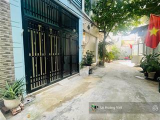 Nhà con cứng cáp ở liền lê đức thọ  2 lầu  hơn 5 tỷ xíu  đường 4m