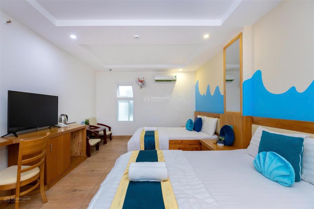 Cho thuê khách sạn đối diện biển bãi sau (45 phòng + 1 penthouse) 90tr/ tháng