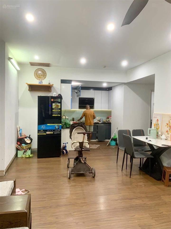 Bán cc 62m2, 6,2 tỷ tại cầu giấy, 2pn + 2wc + bếp, pháp lý đầy đủ