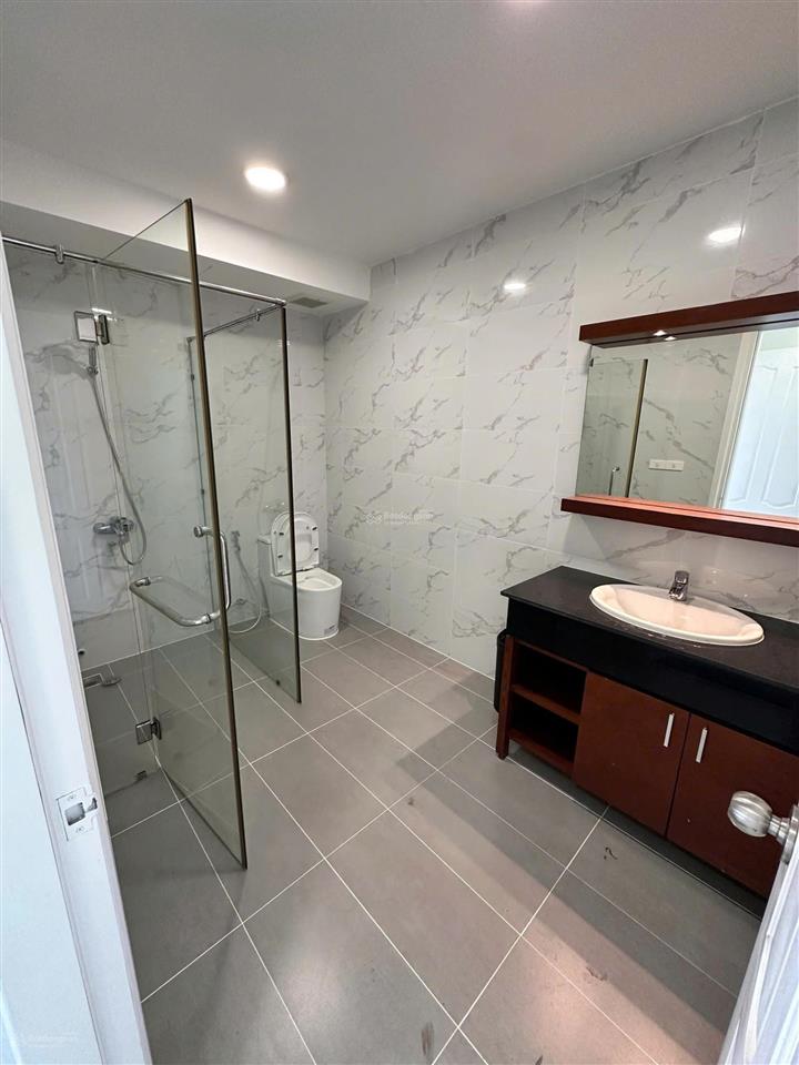 Cho thuê căn hộ cc bảy hiền tower, duplex q tân bình dt 230m2 4pn 3wc giá 17tr  0943 245 ***