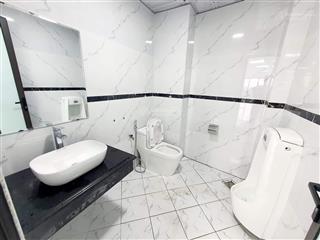 Chính chủ bán nhà mp trần thái tông, cầu giấy, dt 140m2, mt 8m, 2 tầng, 60 tỷ