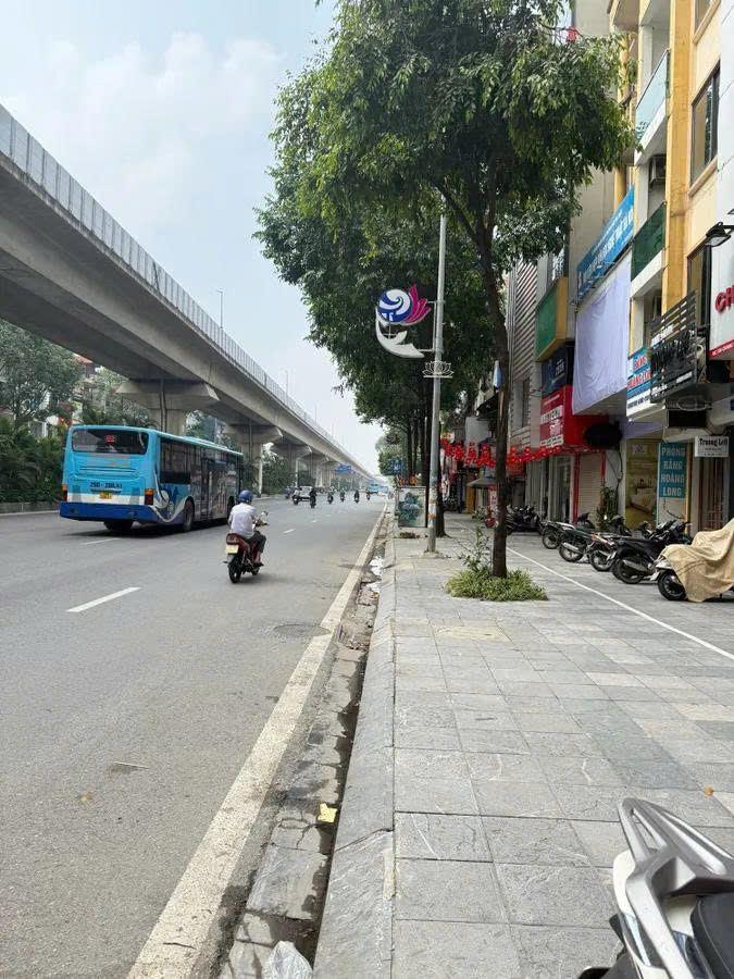 Bán nhà 3 tầng mặt phố lớn Quang Trung, 95m2, 2 mặt tiền rộng 5m, lô góc sáng thoáng, KD sầm uất, giá 40 tỷ