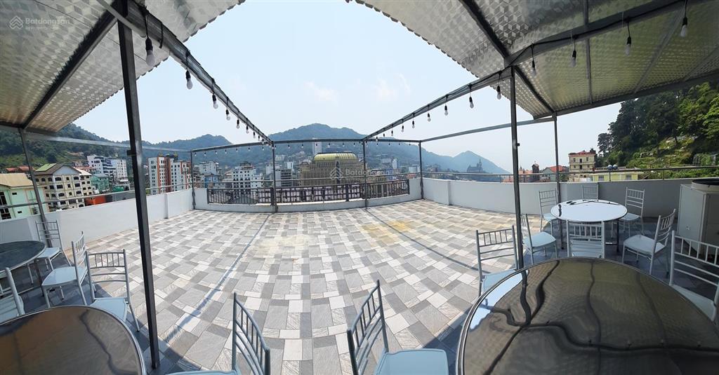 Bán khách sạn 6 tầng view quảng trường và nhà thờ tam đảo, dòng tiền tốt, sđcc 246m2, mặt tiền 10m