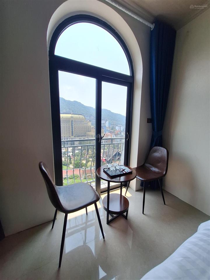 Bán khách sạn 6 tầng view quảng trường và nhà thờ tam đảo, dòng tiền tốt, sđcc 246m2, mặt tiền 10m