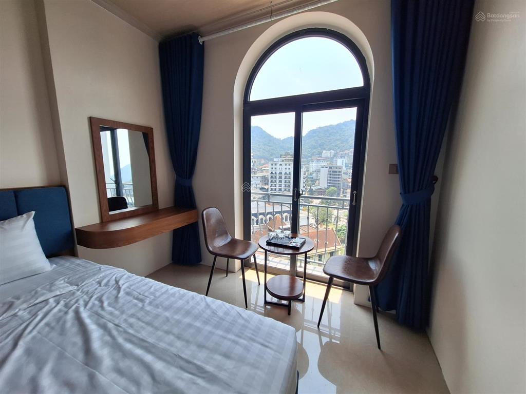 Bán khách sạn 6 tầng view quảng trường và nhà thờ tam đảo, dòng tiền tốt, sđcc 246m2, mặt tiền 10m