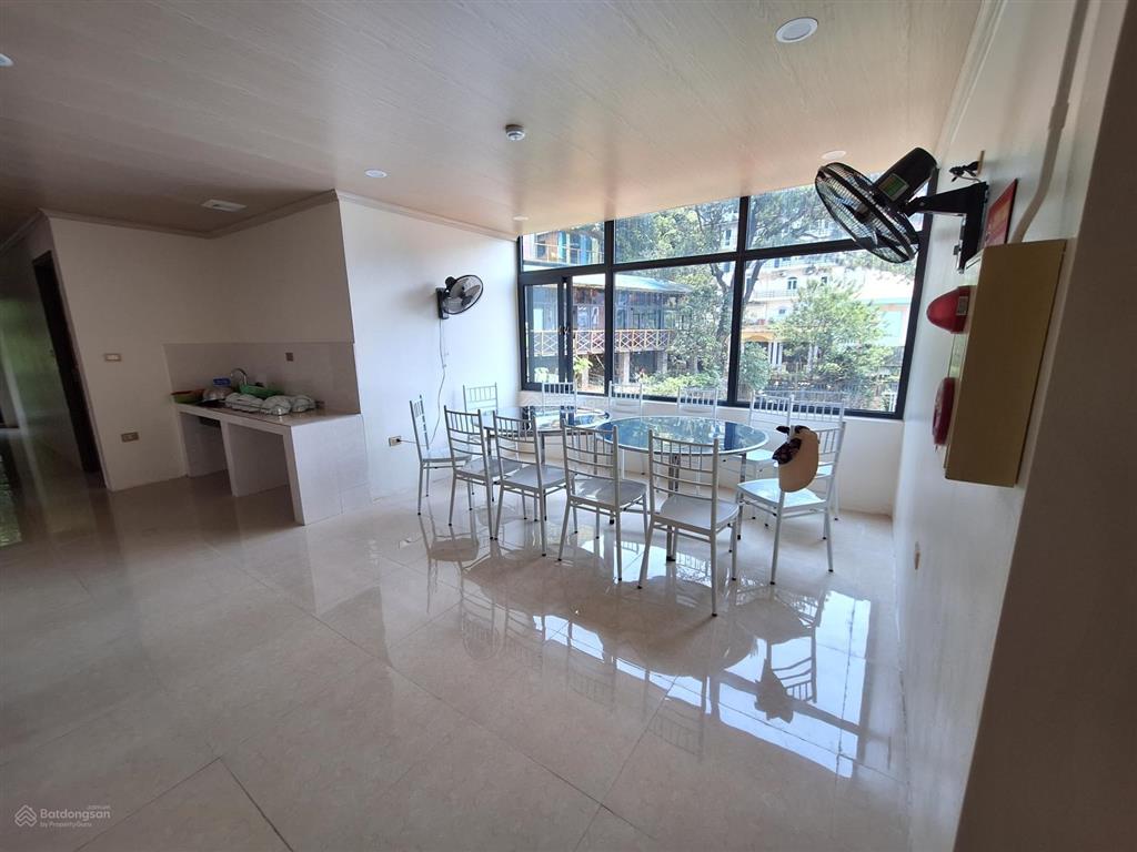 Bán khách sạn 6 tầng view quảng trường và nhà thờ tam đảo, dòng tiền tốt, sđcc 246m2, mặt tiền 10m