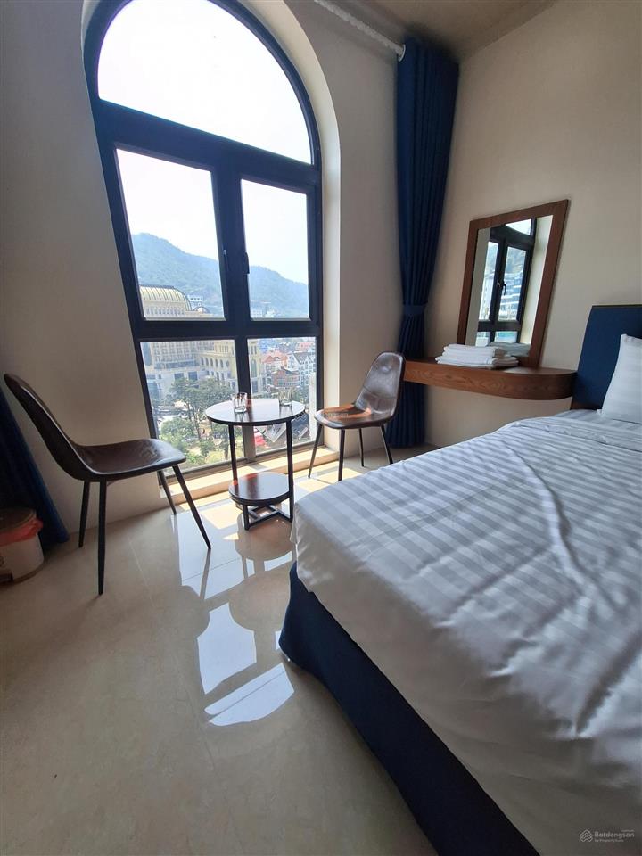 Bán khách sạn 6 tầng view quảng trường và nhà thờ tam đảo, dòng tiền tốt, sđcc 246m2, mặt tiền 10m