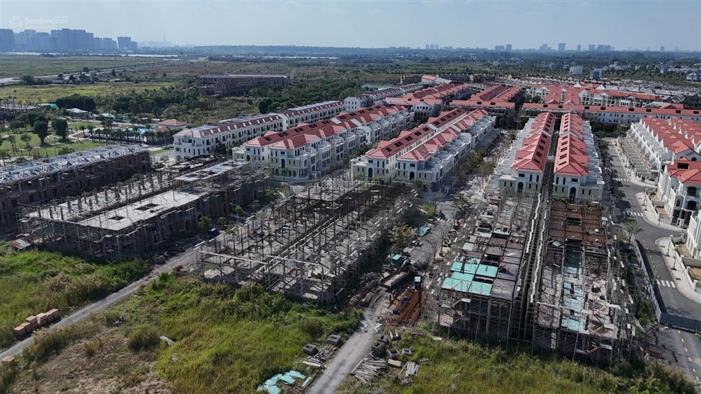 Bán nhanh nhà phố 5x20m aqua city giá 4,99 tỷ, thanh toán trước 2,5 tỷ sang tên, khu the valencia