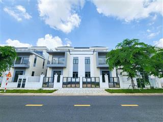 Nhà phố 8x20m the suite, đường thông , gần clubhouse, gần sông, giá chỉ 8,2 tỷ toàn giá, nhà sẵn.