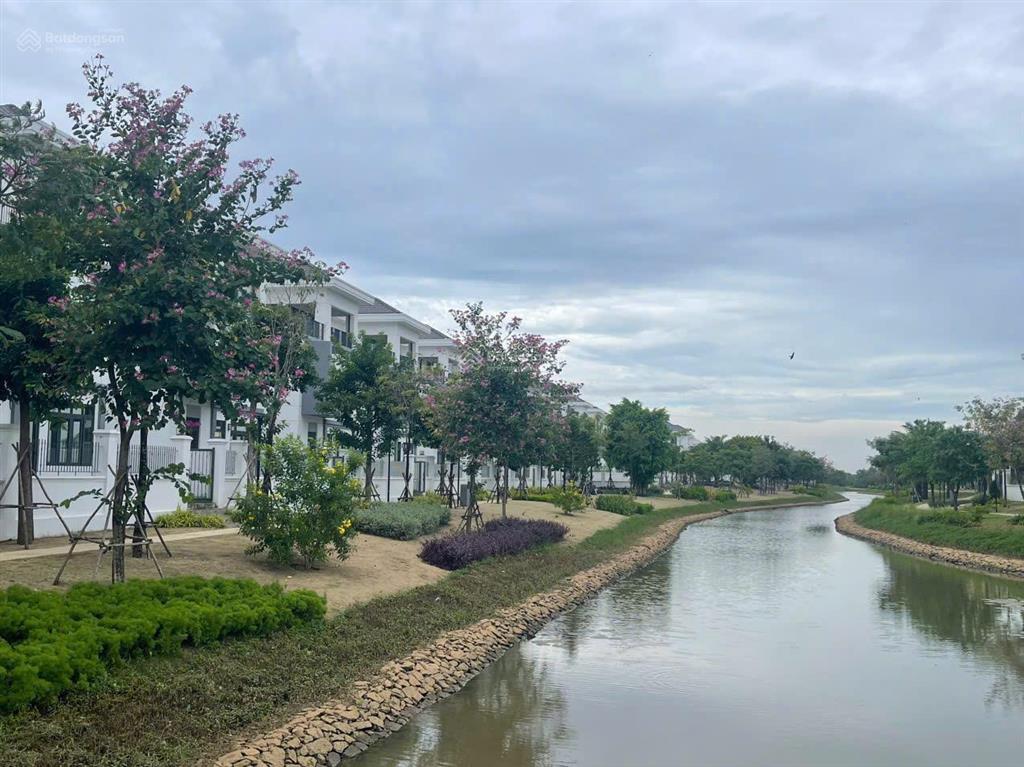 Biệt thự song lập 10x20m giá 12 tỷ bao phí, thuế, đường 14m, đối diện công viên, nhà sẵn.