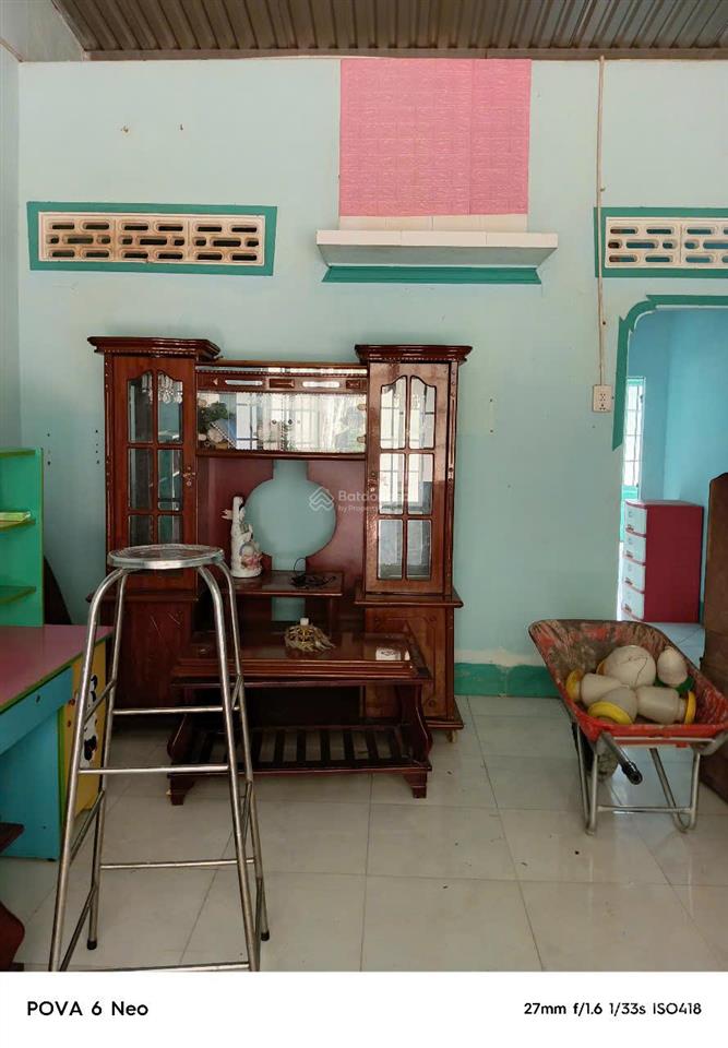 Cần bán 1 lô đất có căn nhà cũ  chỉ 950tr 1216m2