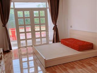 Bán nhà mặt tiền đường kdc nam hùng vương