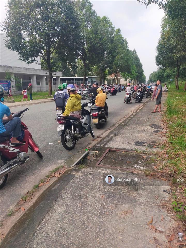 Bán đất ngay trường tiểu học kim đồng, kcn bàu bàng, hcm mới, 1 tỷ 4 sổ sẵn công chứng ngay