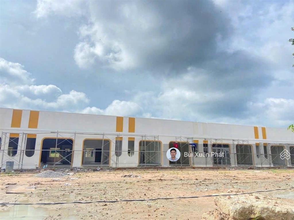 Bán nhà mt đường d7 tại kdc 5d kcn bàu bàng, đối diện công viên gần trường thcs lai uyên