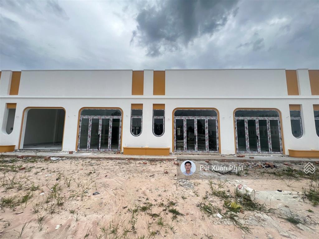 Bán nhà mt đường d7 tại kdc 5d kcn bàu bàng, đối diện công viên gần trường thcs lai uyên