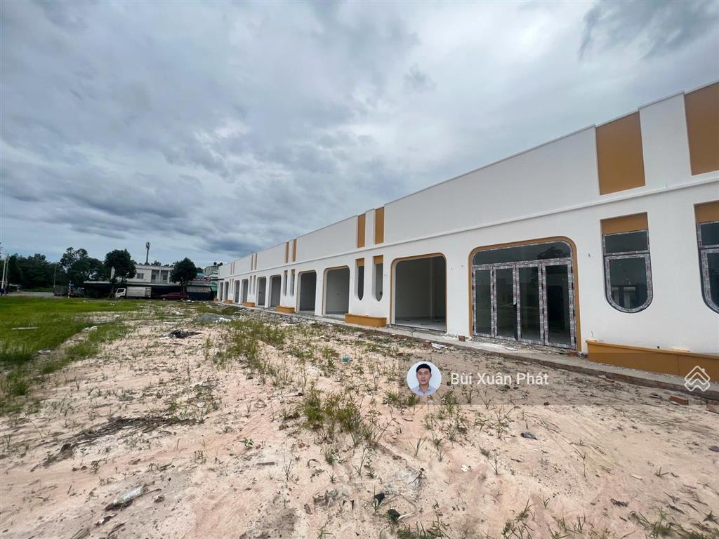 Bán nhà mt đường d7 tại kdc 5d kcn bàu bàng, đối diện công viên gần trường thcs lai uyên