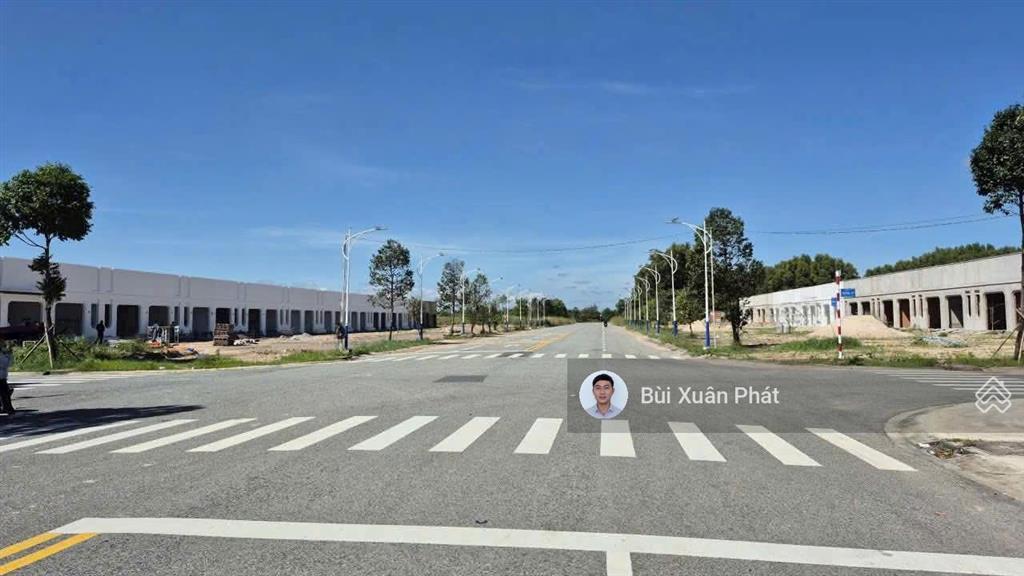 Bán nhà mt đường d7 tại kdc 5d kcn bàu bàng, đối diện công viên gần trường thcs lai uyên