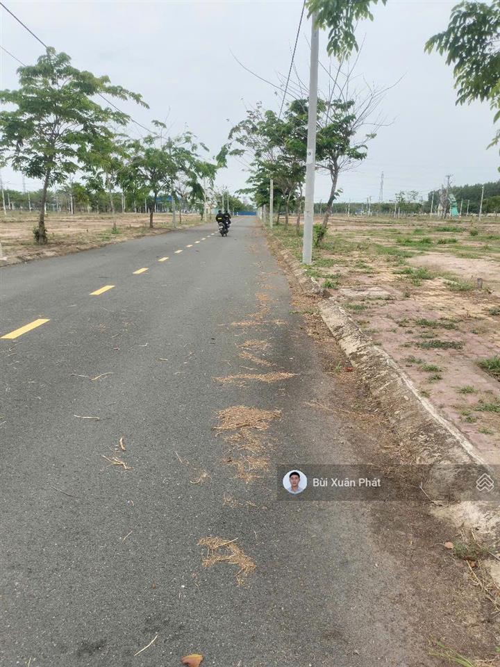 Bán lô bìa 2 mặt tiền giá 768tr cực đẹp kdc đầy đủ tiện ích, gần trục chính d4 tthc bàu bàng