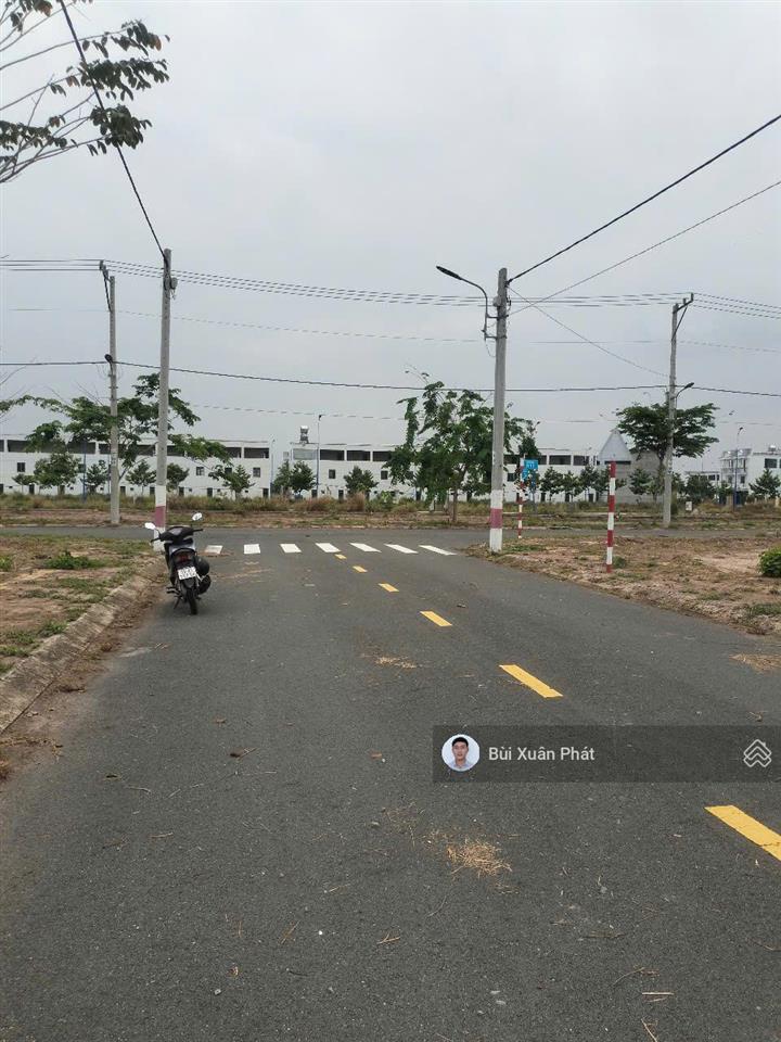 Bán lô bìa 2 mặt tiền giá 768tr cực đẹp kdc đầy đủ tiện ích, gần trục chính d4 tthc bàu bàng