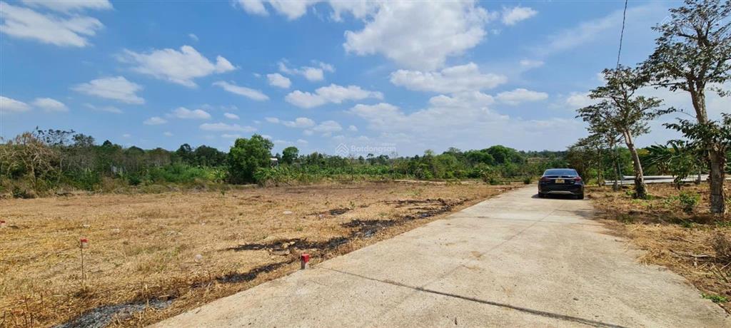 Nhà mình cần bán gấp lô đất thổ cư đã có sổ hồng ở đá bạc. ace có nhu cầu  0785 555 ***